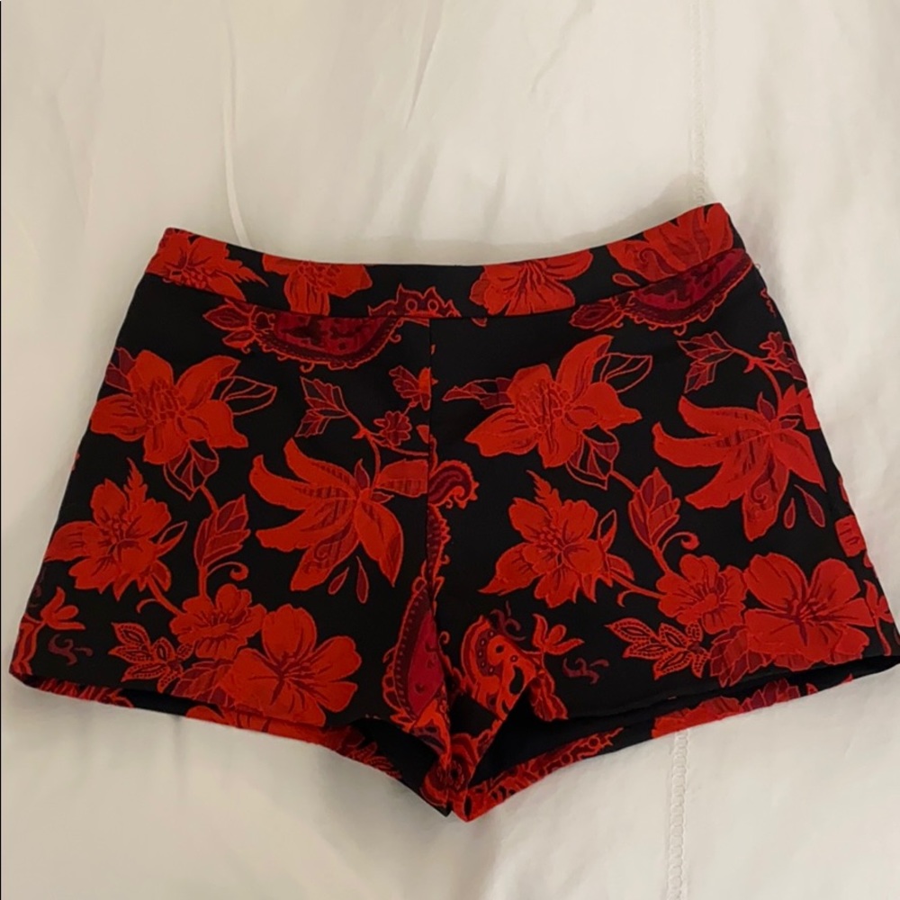 ALICE + OLIVIA MARISA FLORAL JACQUARD SHORTS